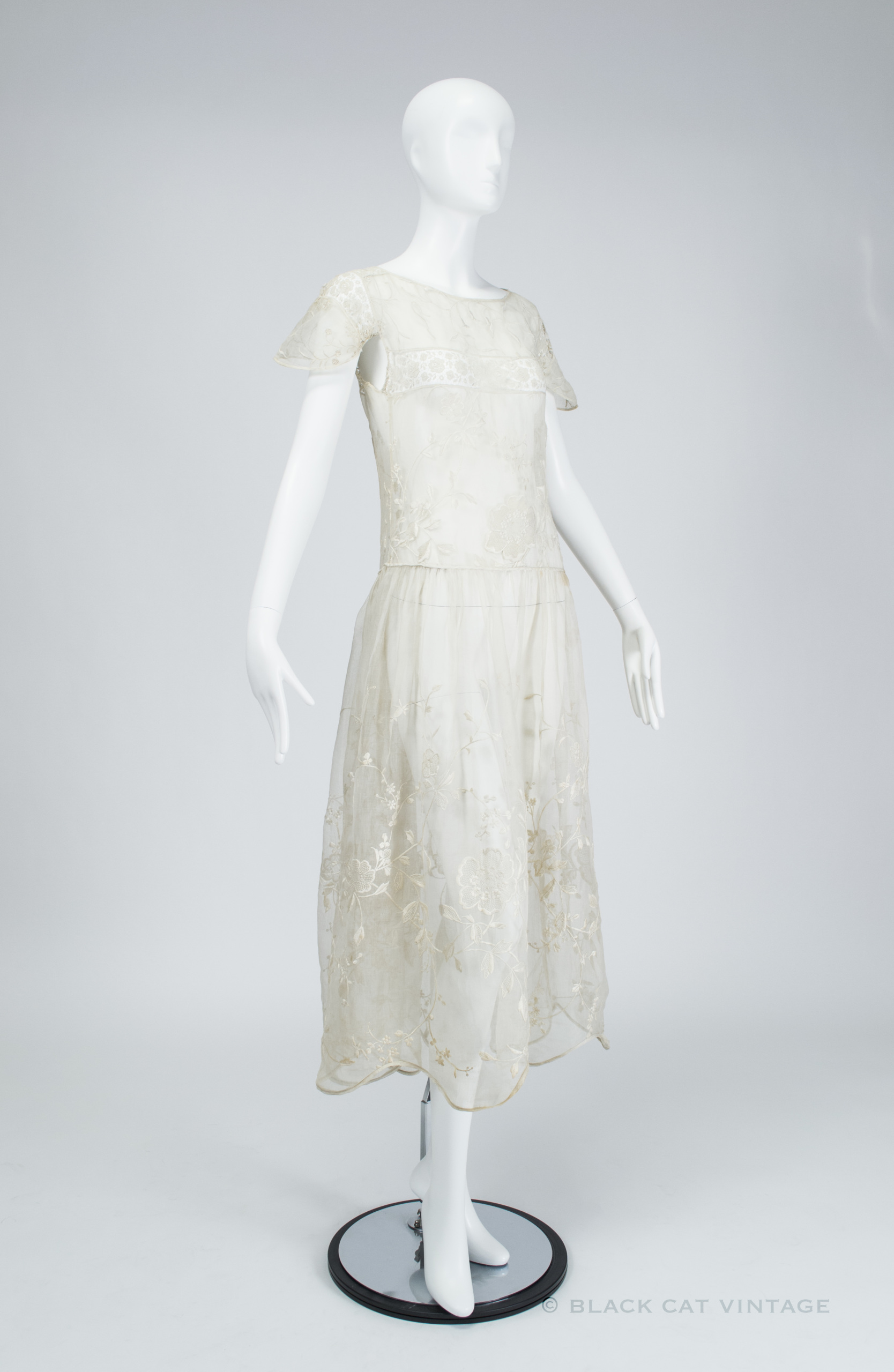vintage Edwardian 1900s scallop hem organdy + lace lingerie dress, size XS